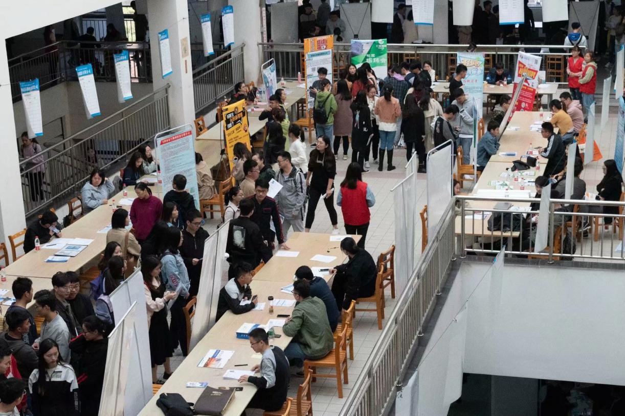 【青协】18新利怎样2020届毕业生秋季大型招聘会圆满完成