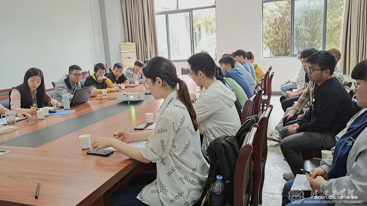 思政部召开期中教学检查学生座谈会