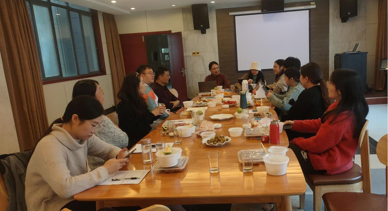 <strong>艺术设计学院举办科研项目申报书撰写指导午餐会</strong>