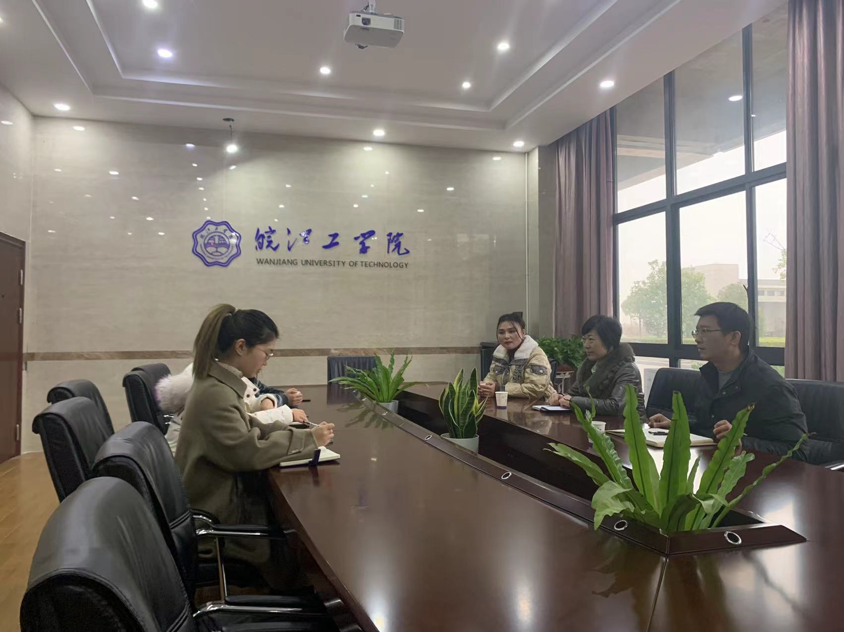 <strong>水利与艺术党总支赴新利体育在线官网首页登录入口考察调研</strong>