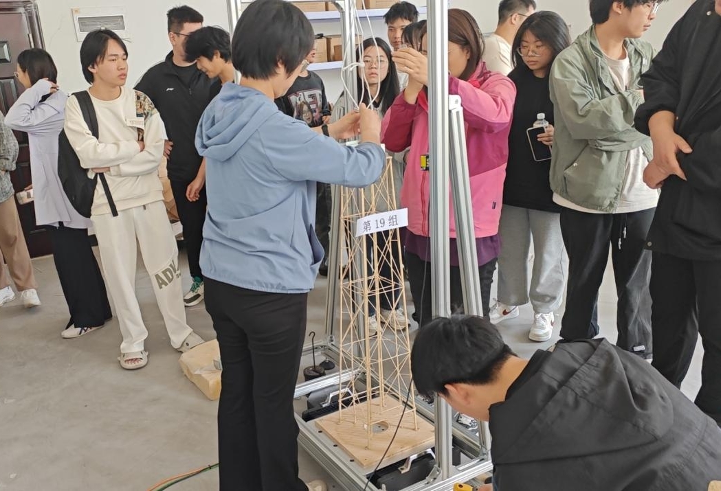 <strong>第二届18新利怎样大学生结构设计竞赛圆满结束</strong>