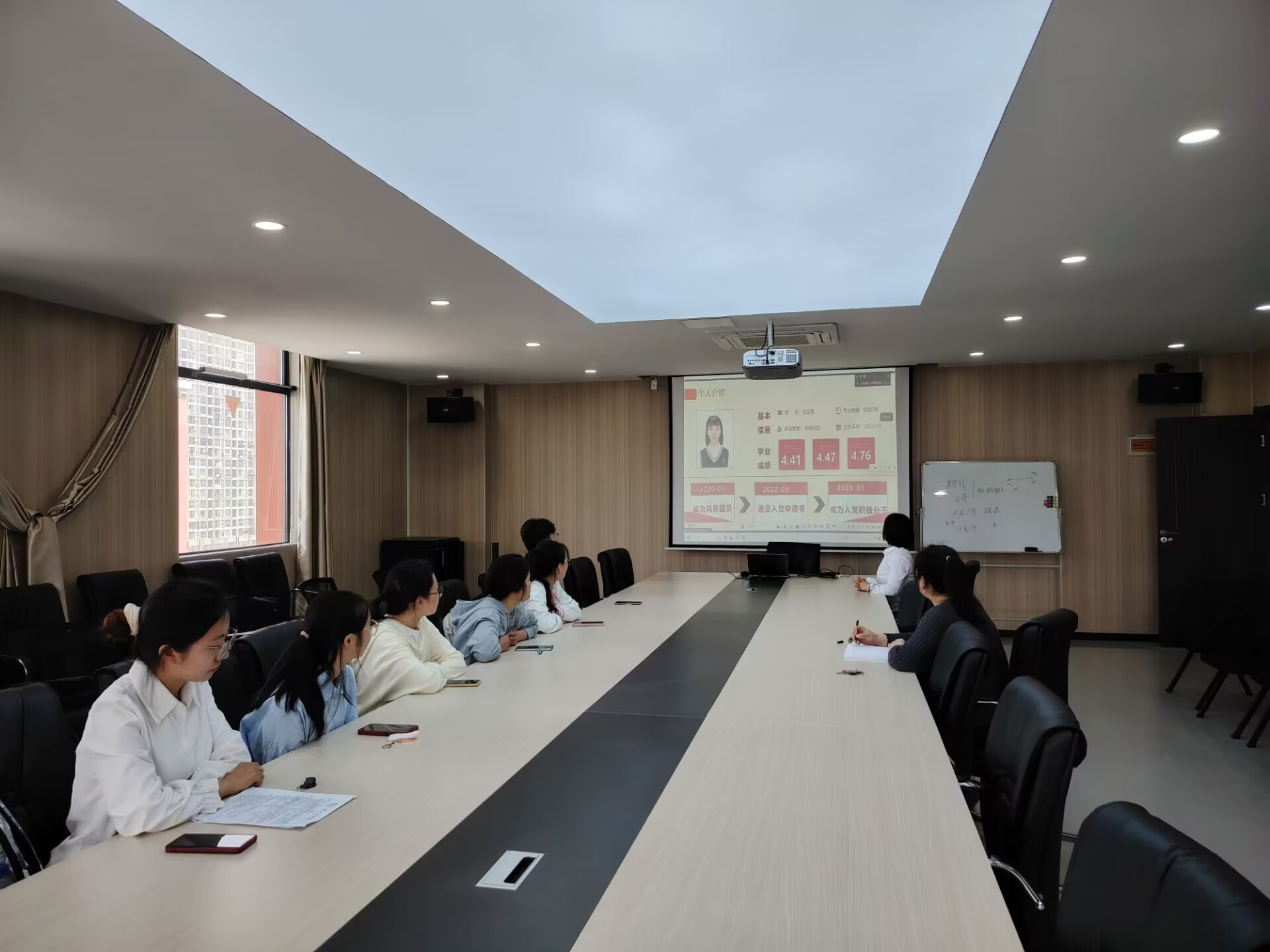 18新利怎样财经学院开展第十一期发展对象陈述答辩会