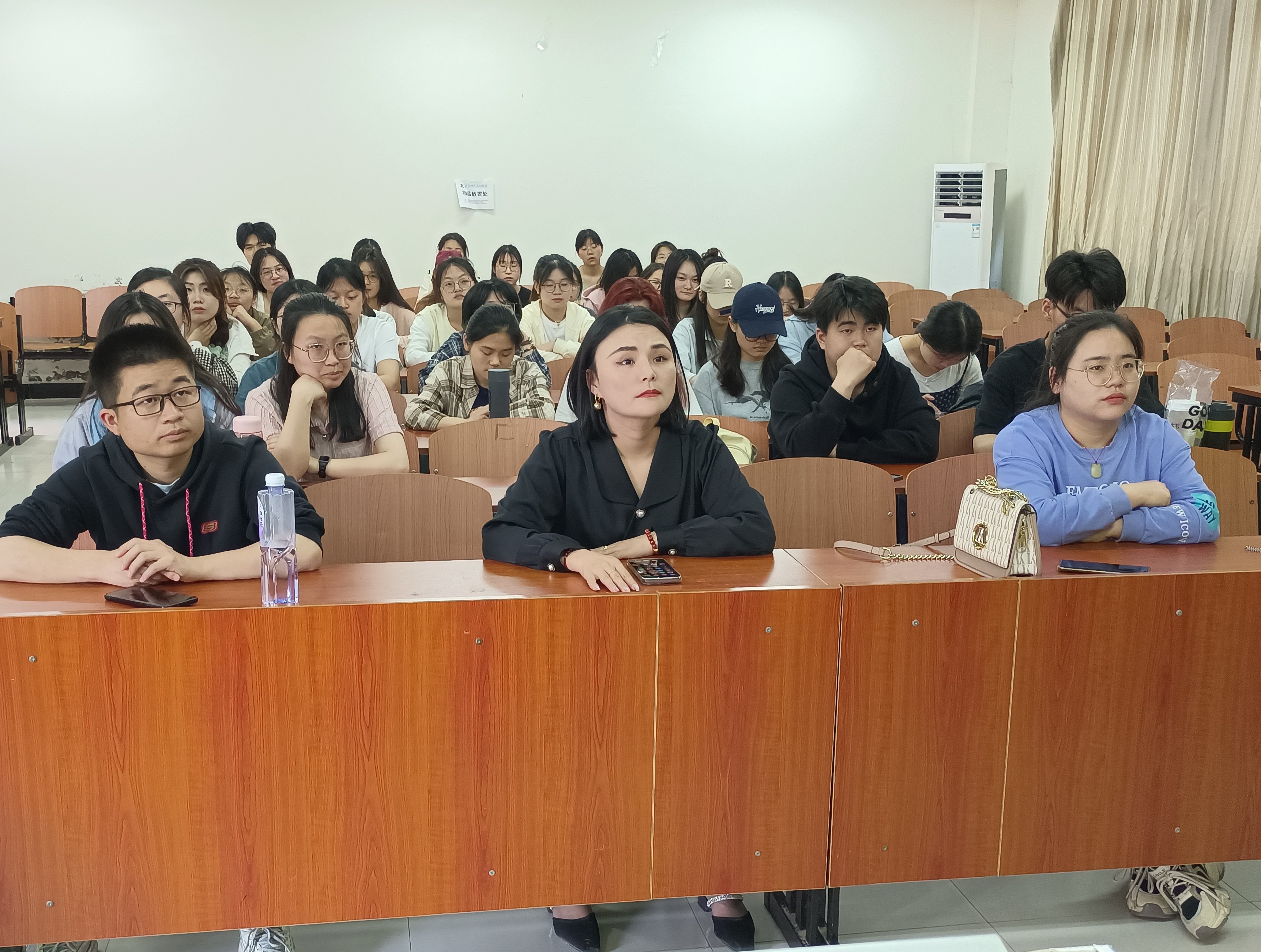 财经学院优秀毕业生分享会：照亮未来之路的明灯