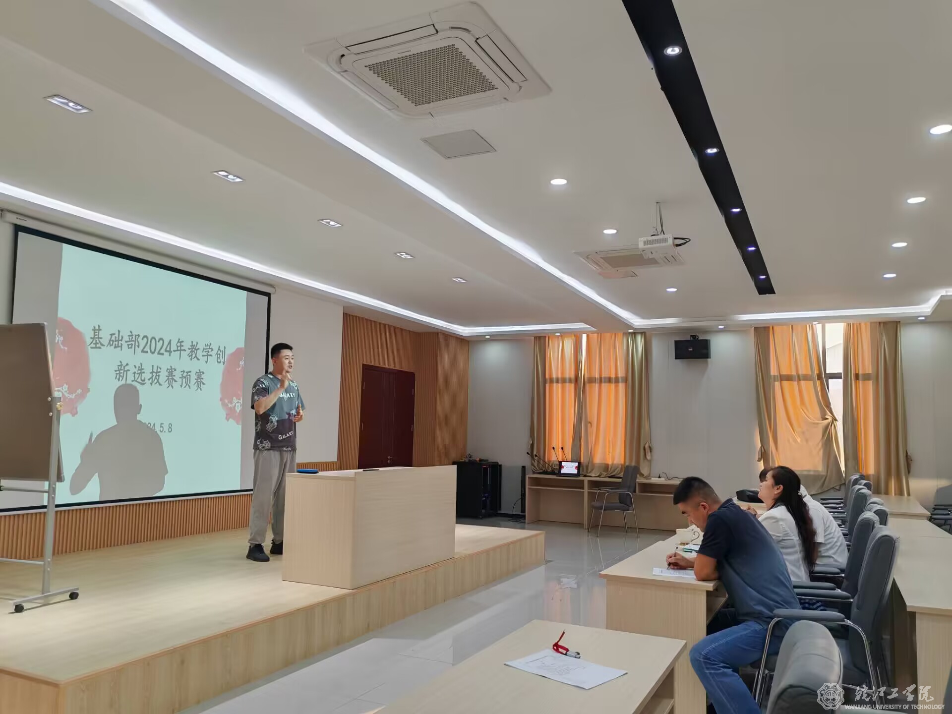 基础部举行教学创新选拔赛预赛