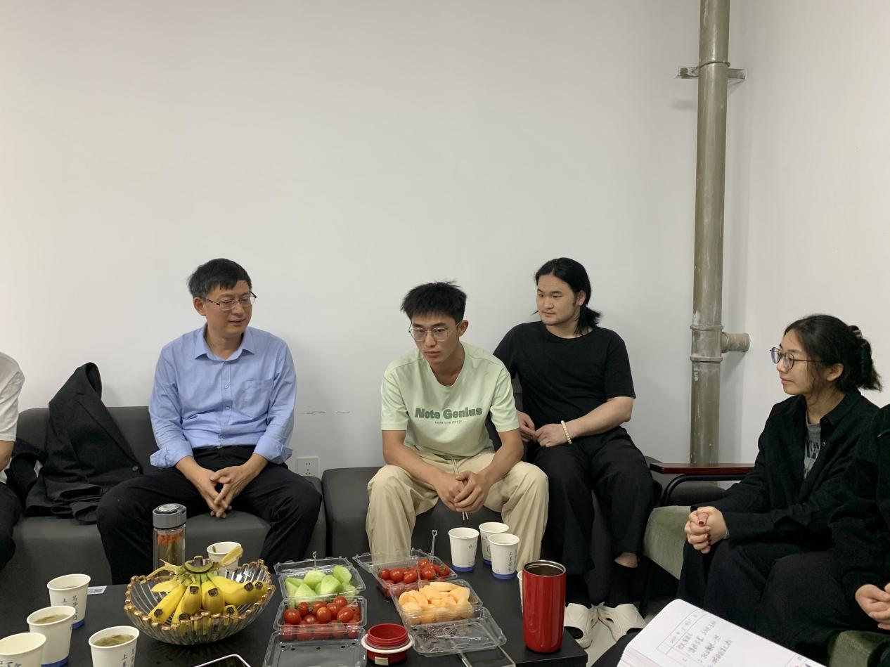 <strong>艺术设计学院举办2024届毕业生茶话会</strong>