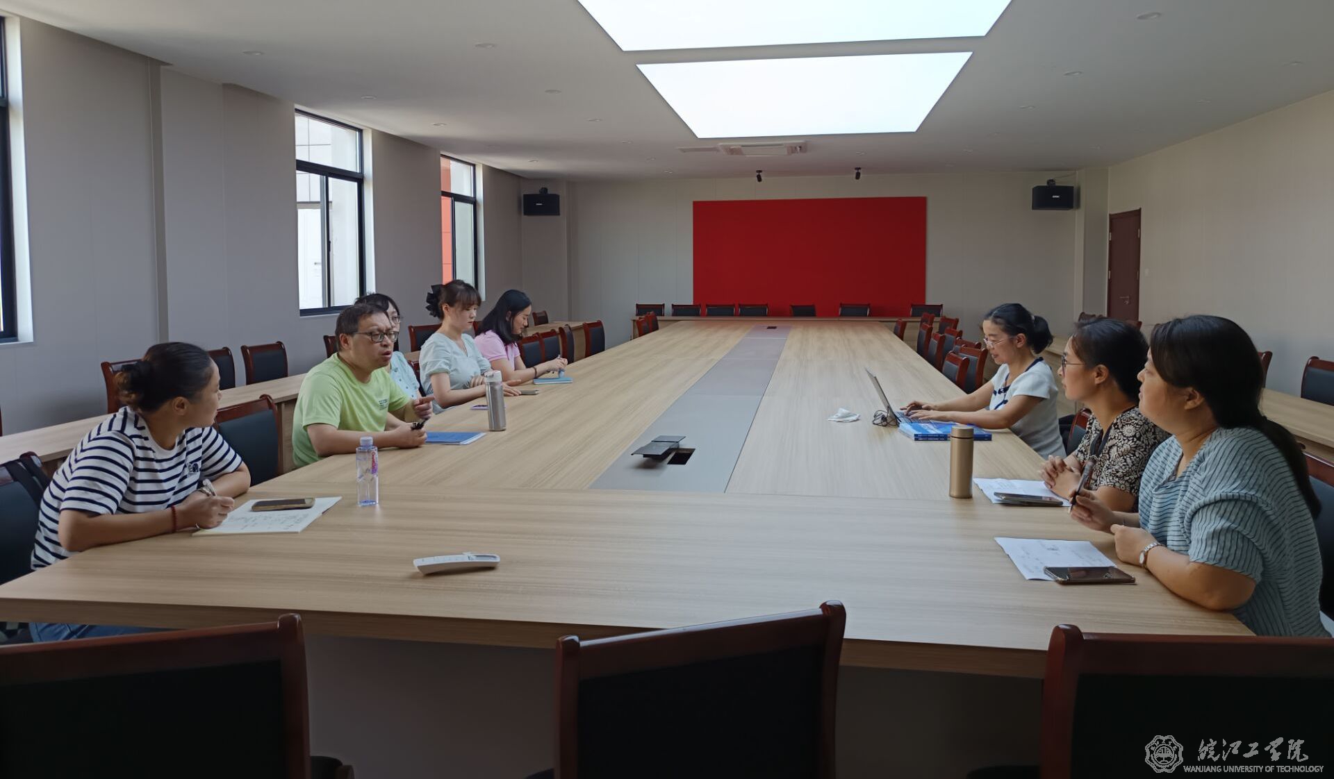 通识教育学院外语教研室召开闻天班教学经验总结交谈会