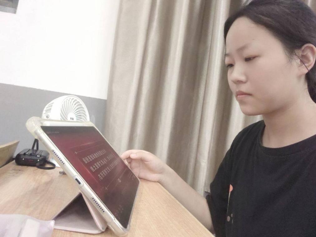 <strong>观高校示范微党课，筑文化强国之梦 ——土木工程学院学生二支部开展党课学习</strong>