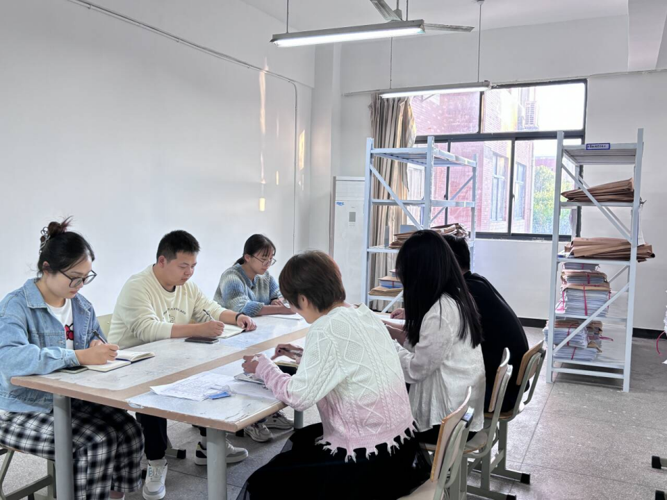 计算机基础教研室召开迎接本科教学合格评估专题研讨会