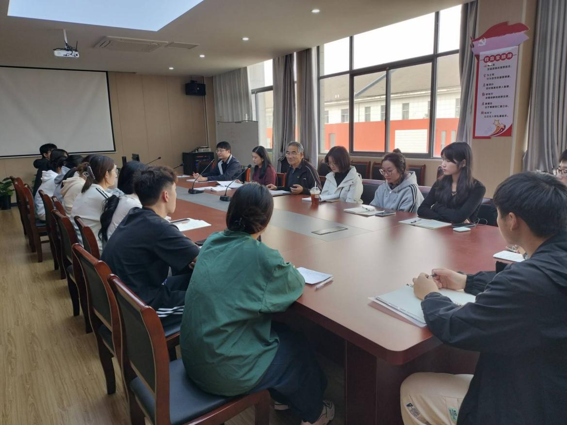 电信工程学院召开大二学生骨干座谈会