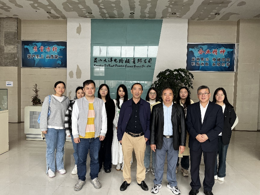 <strong>管理学院通过走访企业，了解人才市场行情</strong>