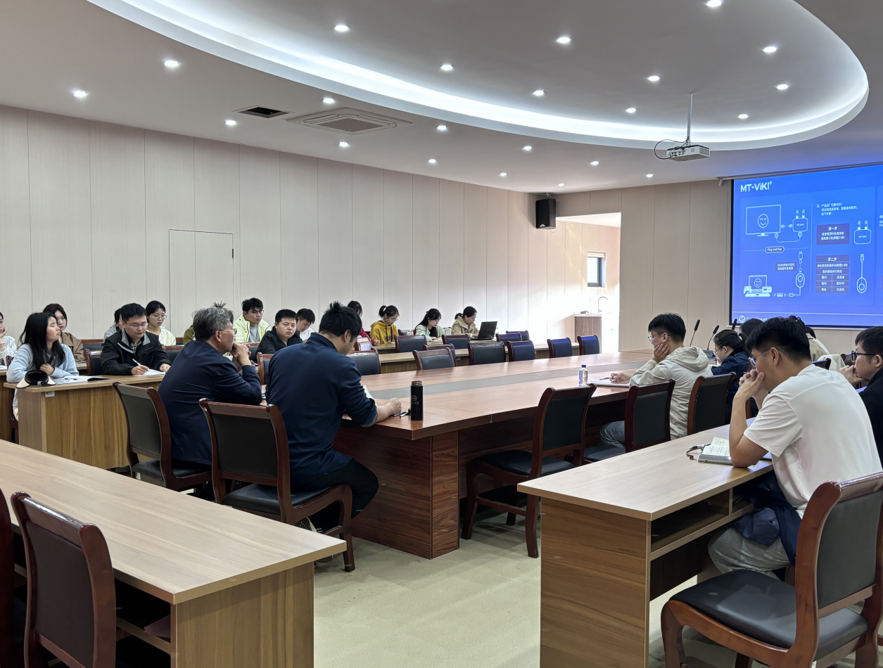 计算机与人工智能学院召开全体教职工大会