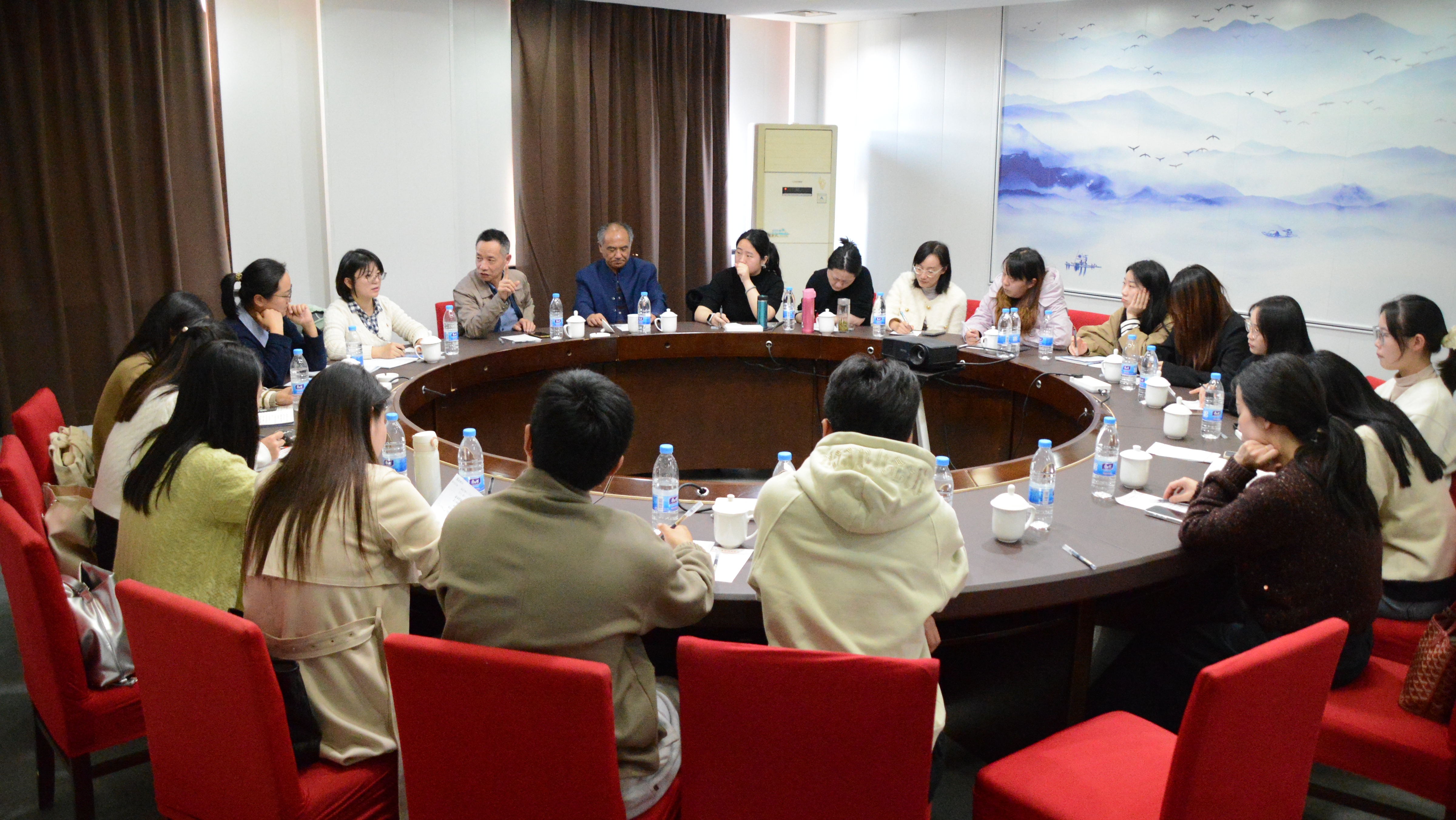 财经学院召开本科毕业论文指导交流会议