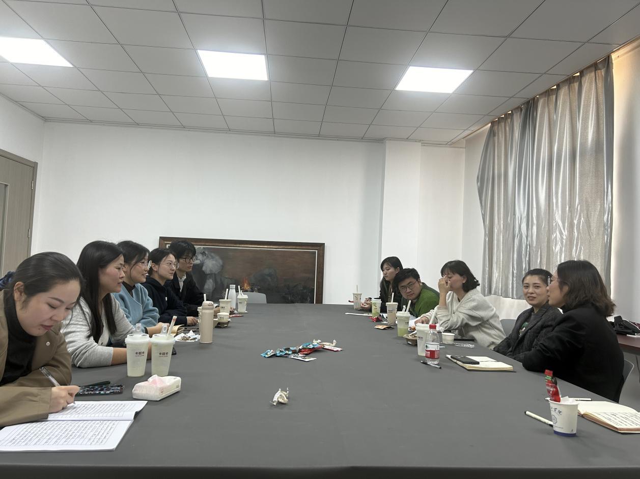 <strong>艺术设计学院召开2024-2025-1学期 期中教学检查教师座谈会</strong>