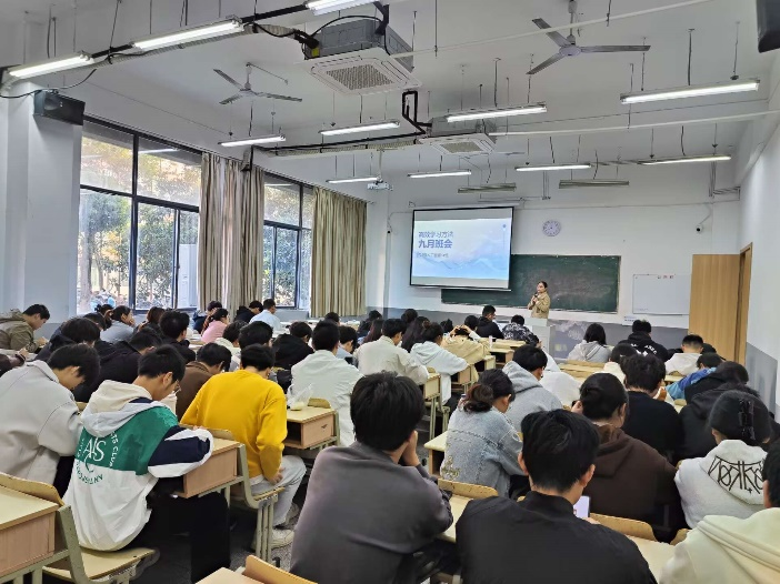 巧用方法，高效学习--23级人工智能专业召开高效学习方法主题班会