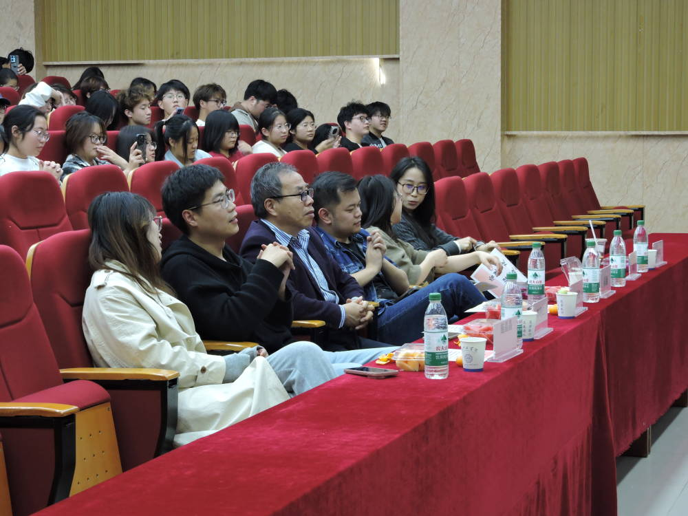 <strong>携手并进，共创辉煌——管理学院2024年迎新晚会圆满举行</strong>