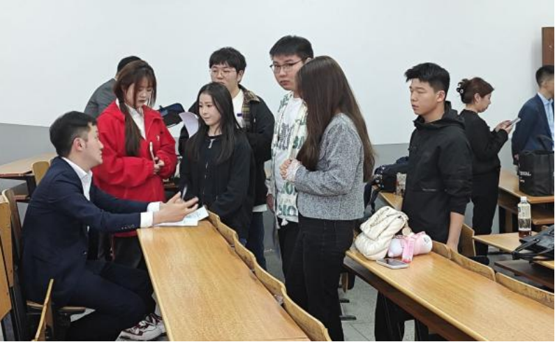 <strong>管理学院酒店管理专业2024年秋季学生实习双选会顺利开展</strong>