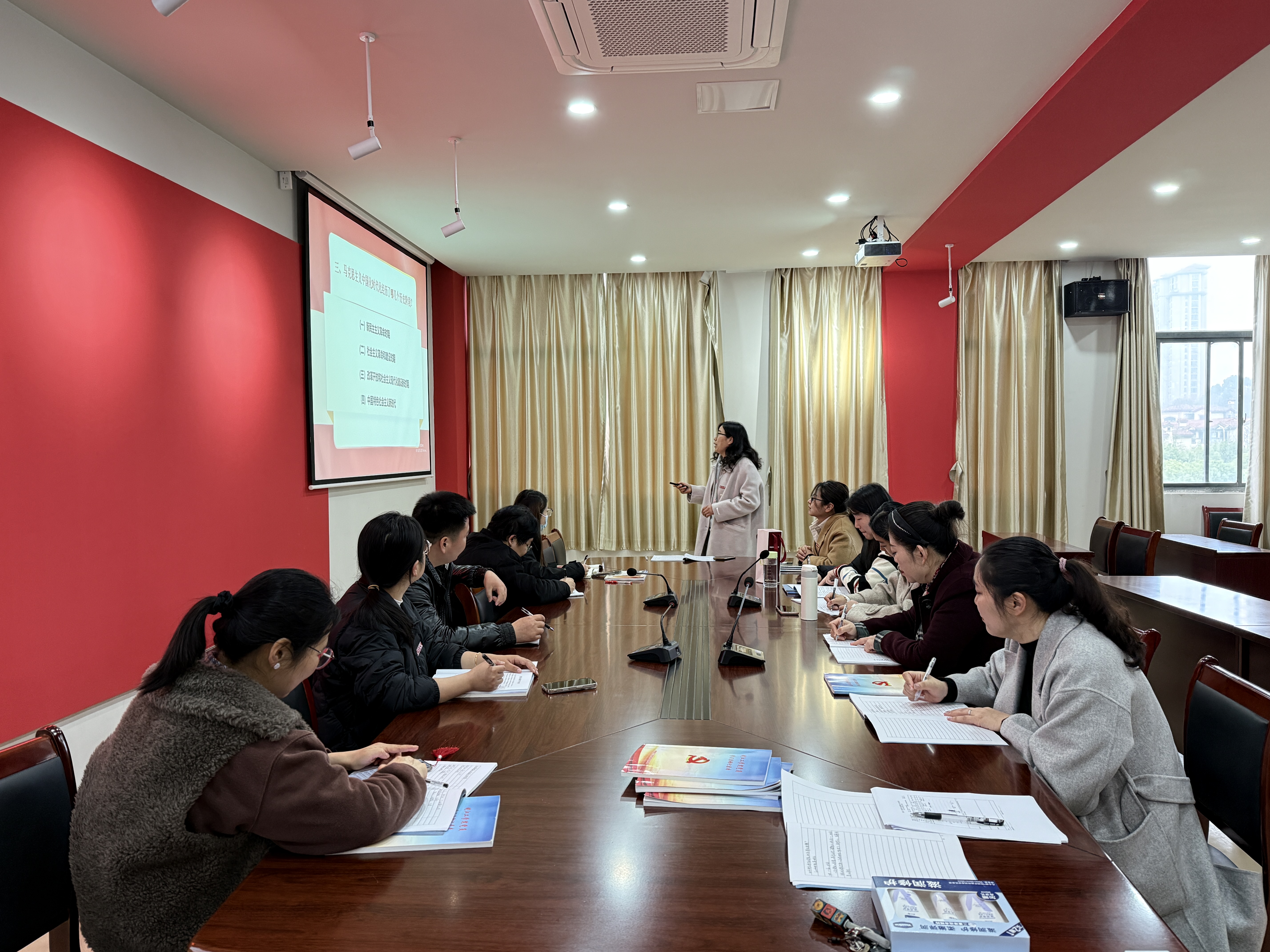 马克思主义学院概论与形策教研室开展 集体备课会活动