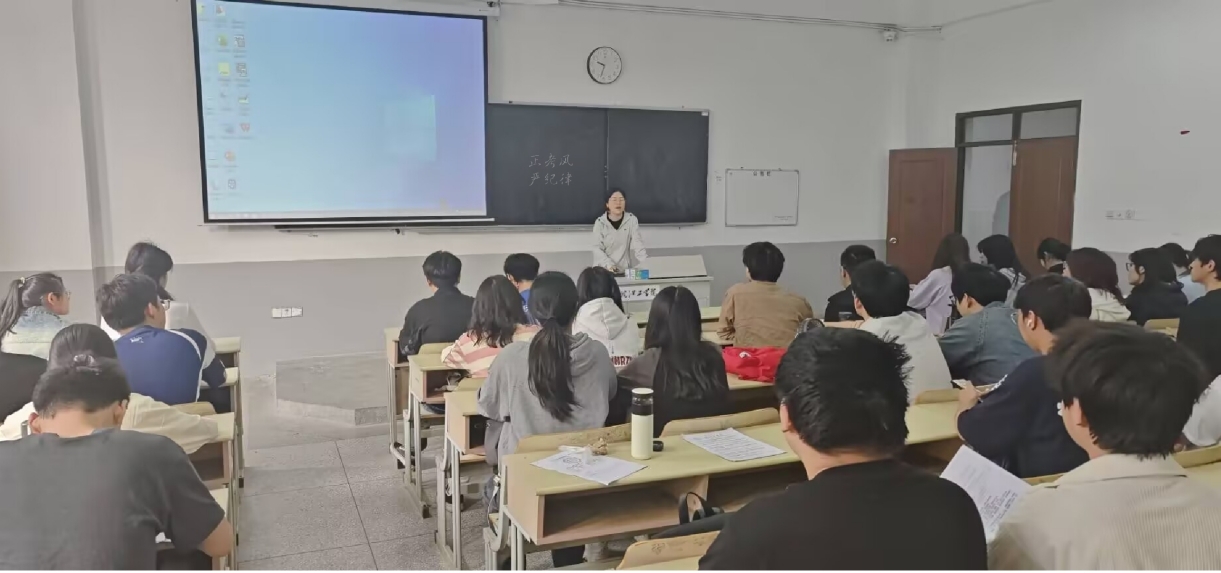 <strong>正考风  严纪律  ——土木工程学院2022级地质工程专业召开主题班会</strong>