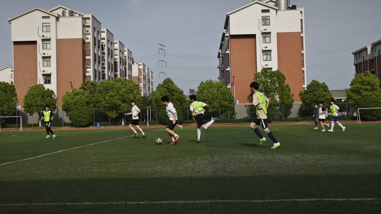 计算机与人工智能学院第一届“群梦杯”足球赛圆满落幕
