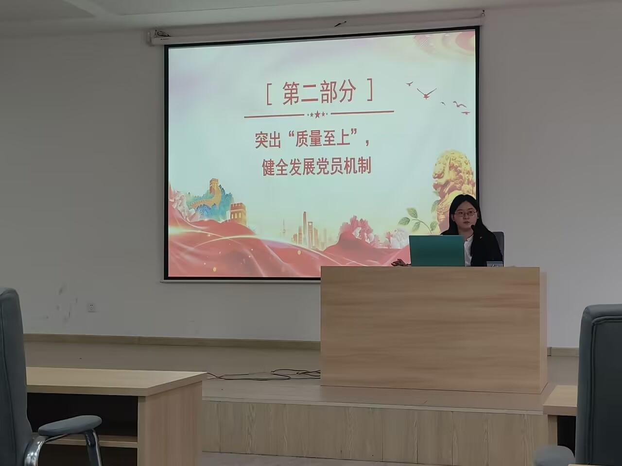 <strong>学思践悟强党性 研讨交流共成长 ——土木工程学院学生第二党支部开展深入贯彻中央八项规定精神学习教育集中学习</strong>