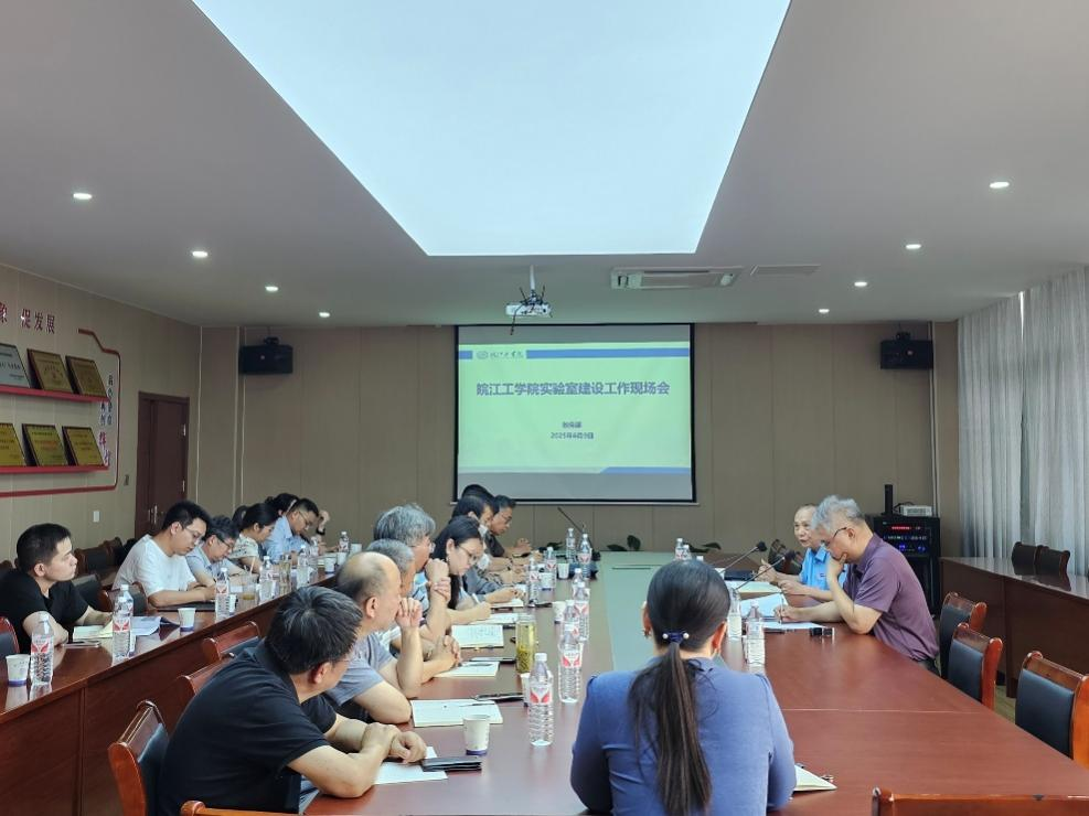 董事长朱洪高一行莅临电信工程学院指导实验室建设