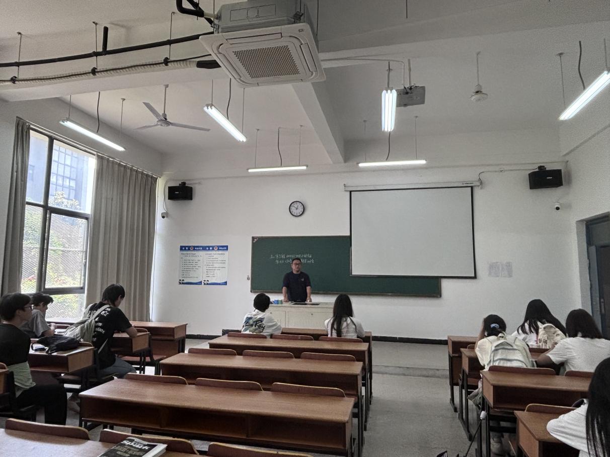 <strong>土木工程学院2024级地质工程专业召开“期末考试冲刺动员会”主题班会</strong>