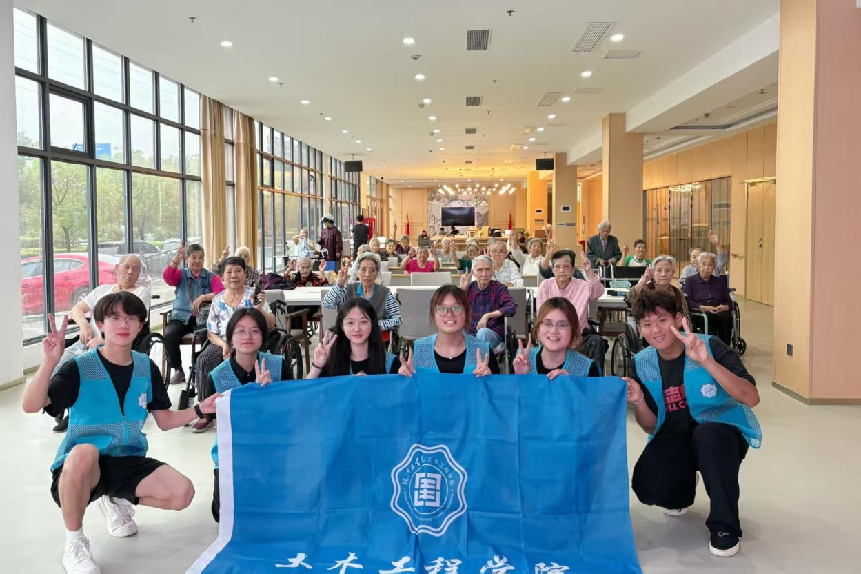 <strong>暑期“三下乡”社会实践（十九）：关爱零距离，情暖老人心</strong>